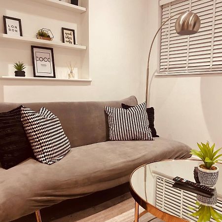 Modern 1 Bed Flat In The Heart Of Hackney Apartment Лондон Екстериор снимка